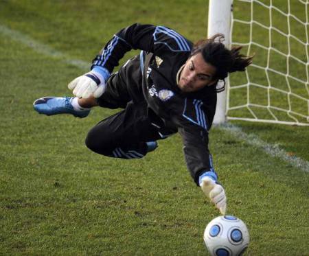 Argentinian goalkeeper Sergio Romero tra