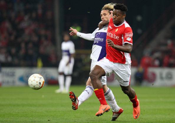 Anderlecht's Lucas Biglia (L) vies with