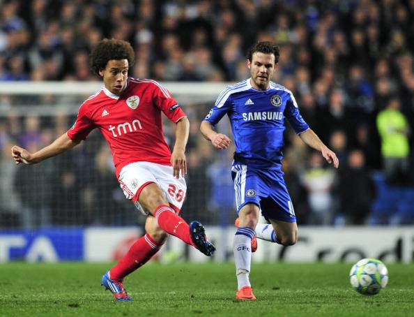 Benfica's Axel Witsel (L) vies with Chel